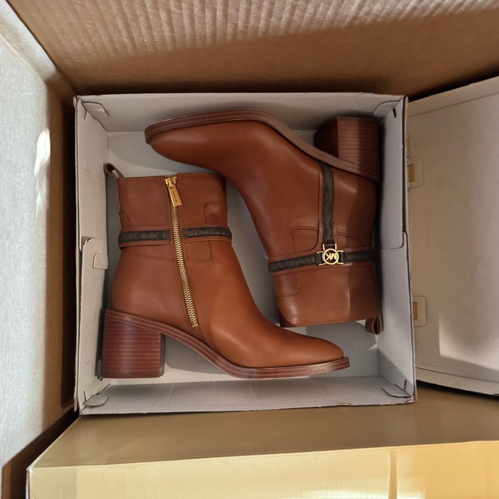 ✨ Michael Kors Brown Leather Women’s Mindy Block Heel Bootie New in Box ✨